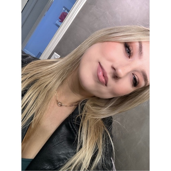 Meet your Posher, Alicia - Picture 1 of 1